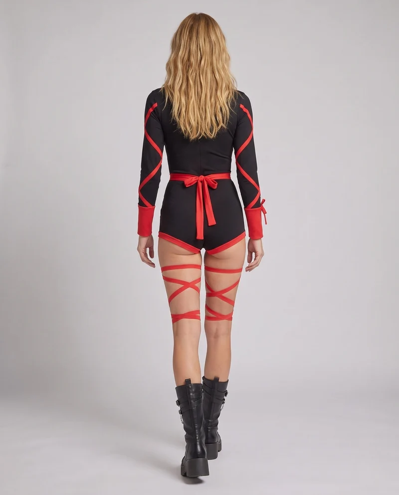 Damen Cosplay Kostüm mit topmodernem Design und strategischen Cut-Outs Drune