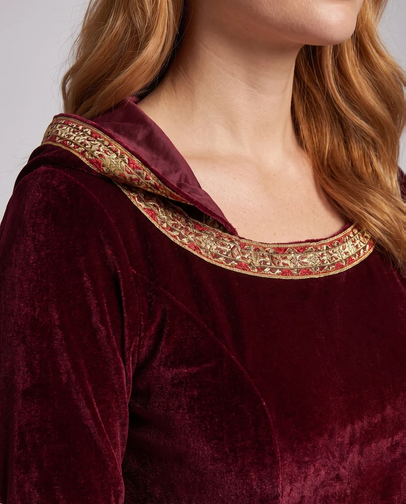 Damen elegantes Kapuzenkleid mit langen, schwingenden Ärmeln und kreativen Akzenten Drune