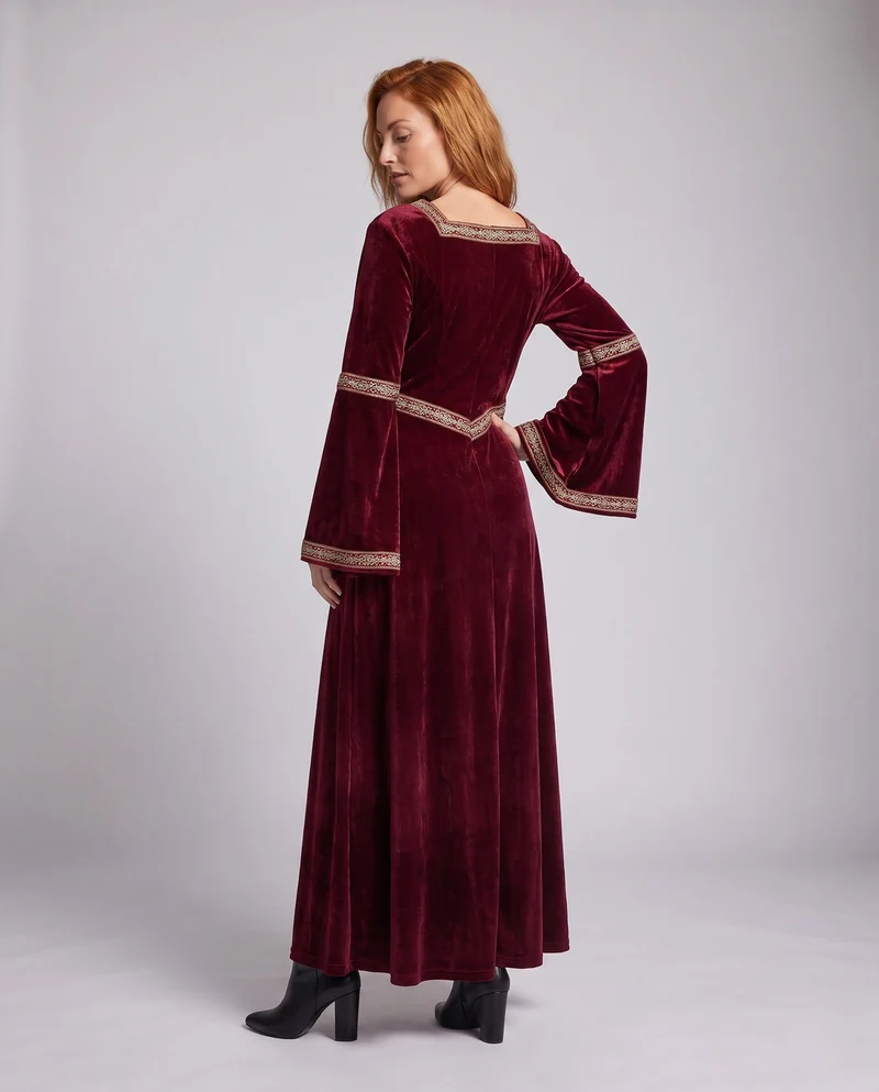 Damen Elegantes Kostüm mit Kapuze und Spitzenverzierungen Drune