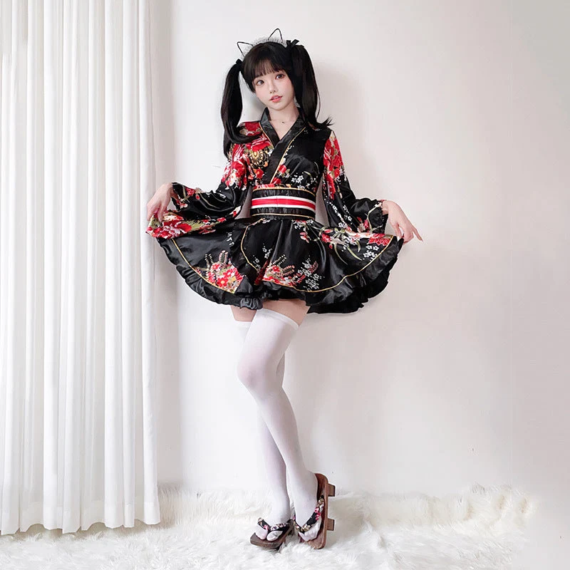 Damen Kimono Kleid mit einem verspielten Schnitt und floralen Akzenten Drune