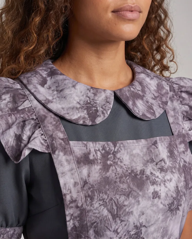 Damen Verspieltes Dienstmädchenkleid mit Haube und Rüschendetails Drune