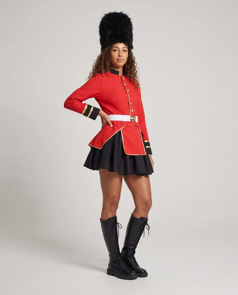 Damen Kostüm im Militärstil mit Rock und eleganten Akzenten Drune