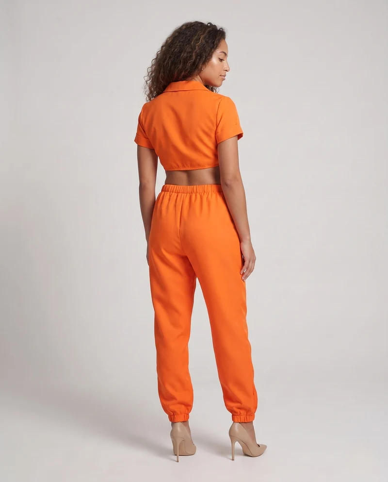 Damen Kostümset im Gefängnisstil mit kurzem Oberteil und Bundhose Drune