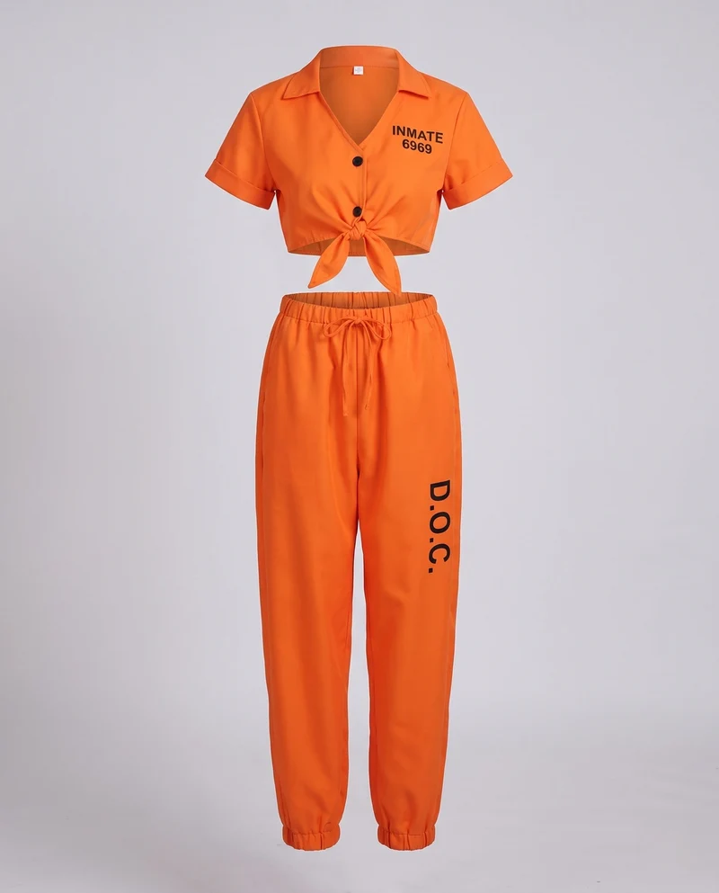 Damen Kostümset im Gefängnisstil mit kurzem Oberteil und Bundhose Drune