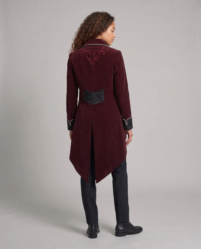 Damen Eleganter Gothic-Mantel mit kunstvollen Verzierungen Drune