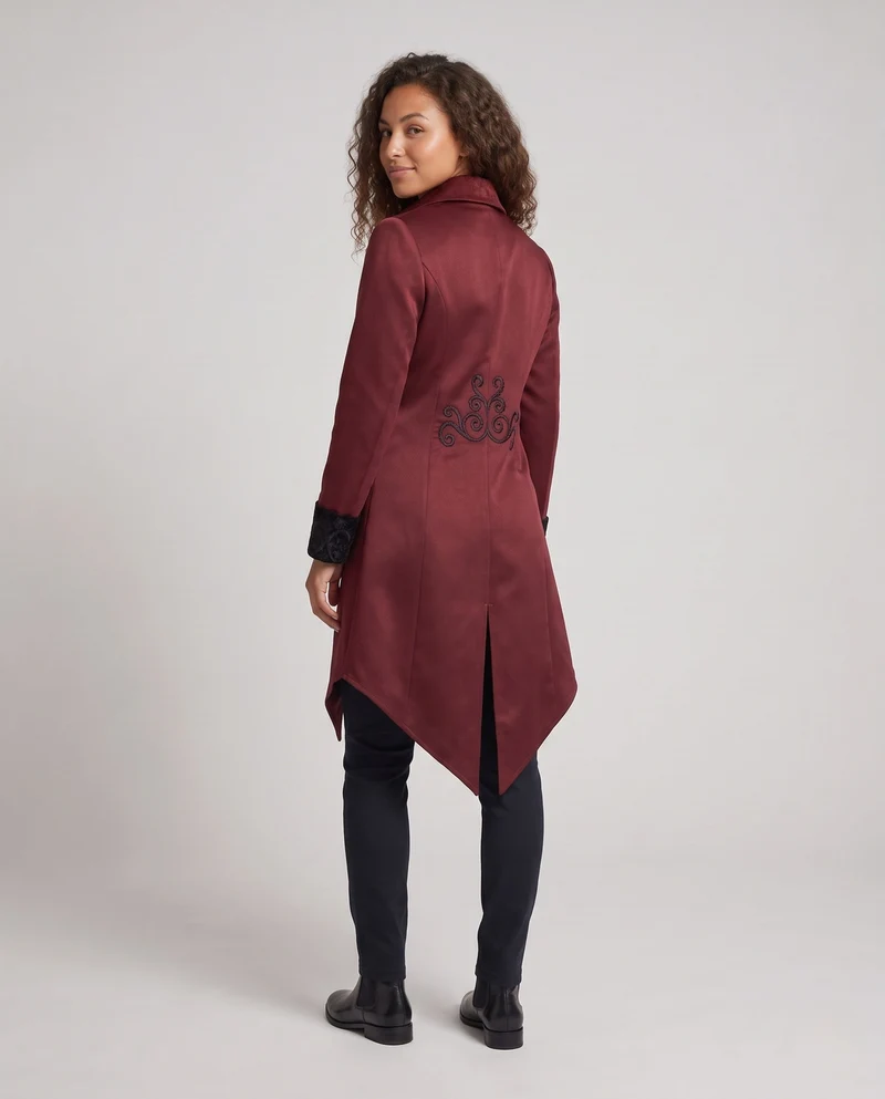 Damen eleganter Gothic-Mantel mit kunstvollen Verzierungen und asymmetrischem Saum Drune
