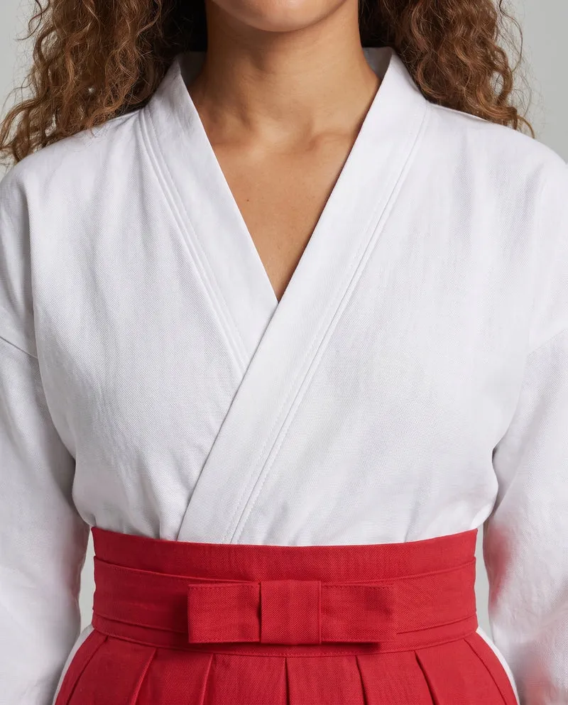 Damen historische Kimono-Robe mit goldenen Verzierungen und Accessoires Drune