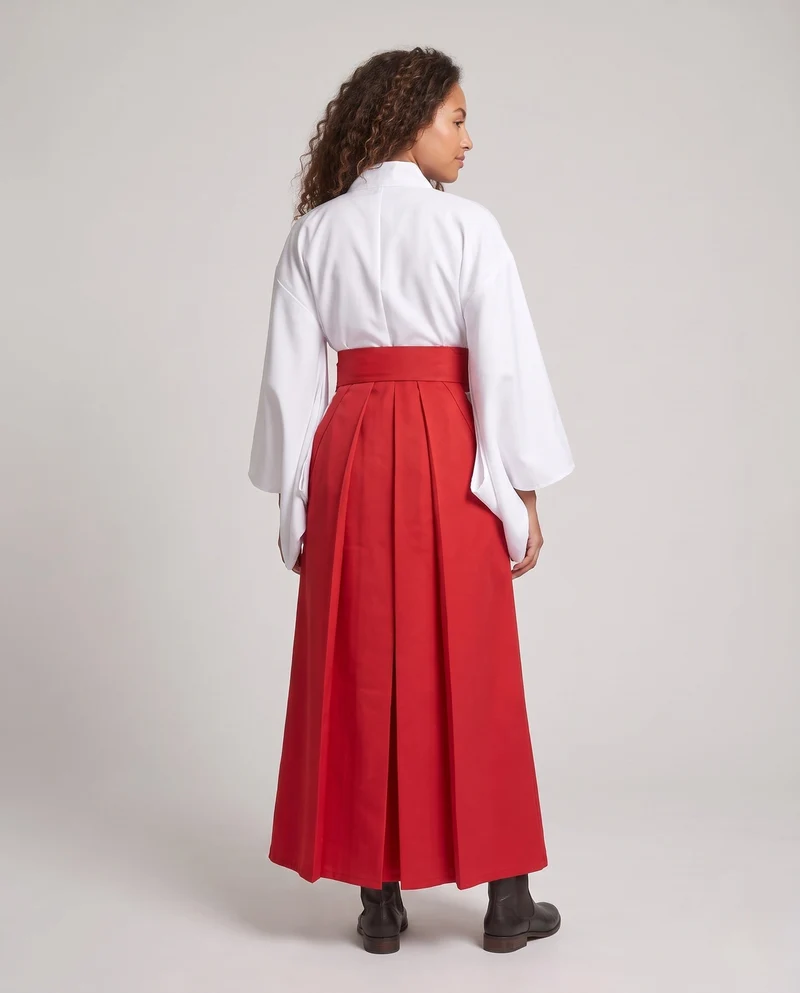 Damen historische Kimono-Robe mit goldenen Verzierungen und Accessoires Drune
