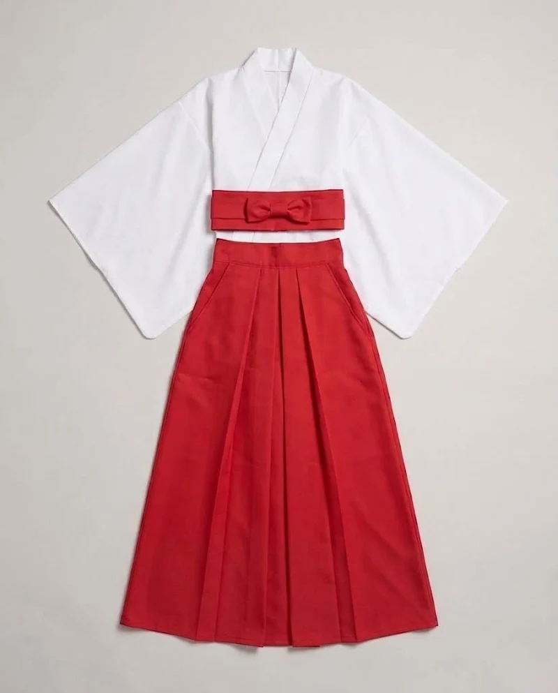 Damen historische Kimono-Robe mit goldenen Verzierungen und Accessoires Drune