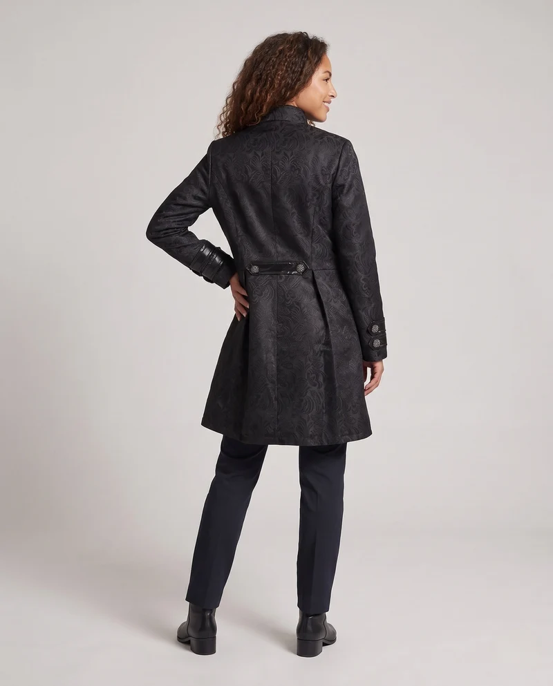 Damen historischer Brokatmantel mit eleganten Details und dekorativen Knöpfen Drune