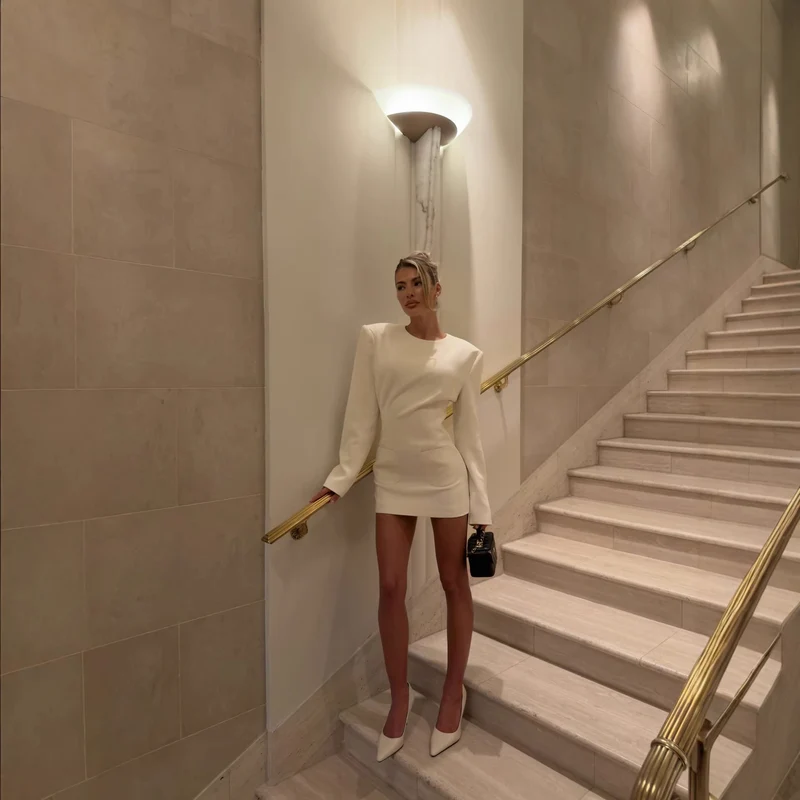 Damen Figurbetontes Mini-Kleid mit betonten Schultern und aufgesetzten Taschen Drune
