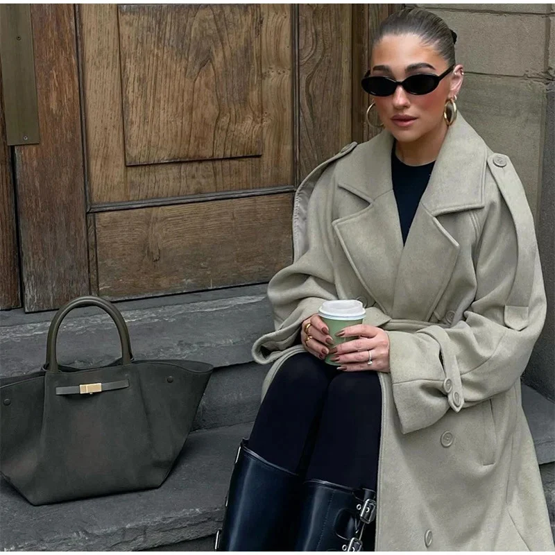 Damen Extravaganter Oversize-Mantel im Maxilänge aus Wollmix mit betonter Schulterpasse und weiten Aufschlägen Drune