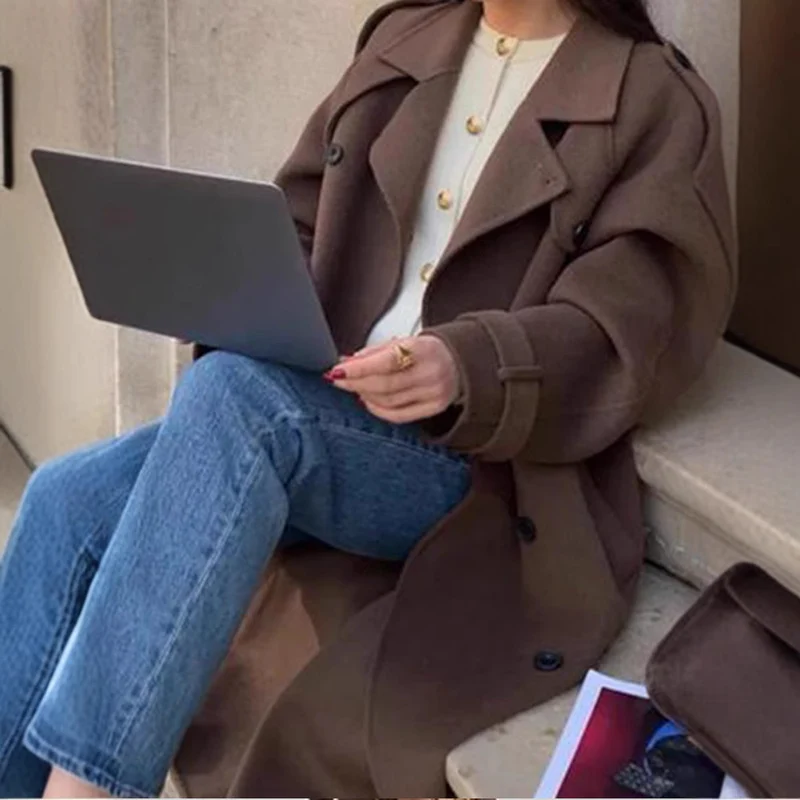 Damen Extravagant geschnittener Oversize-Wollmantel mit Schulterklappen und weitem Schalkragen Drune