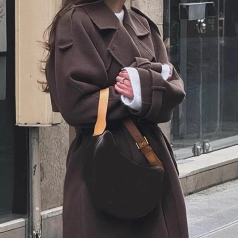 Damen Extravagant geschnittener Oversize-Wollmantel mit Schulterklappen und weitem Schalkragen Drune