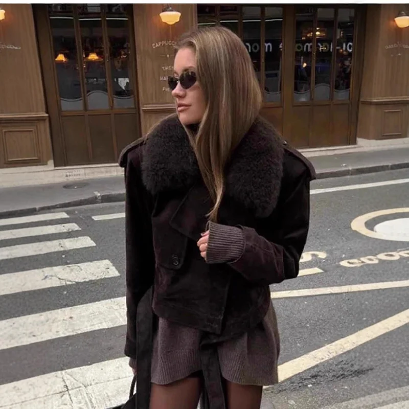 Damen Cropped-Motorjacke aus Wildlederoptik mit voluminösem Teddykragen Drune
