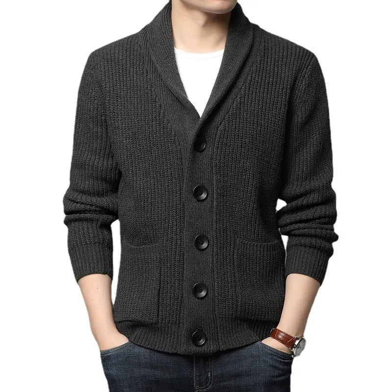 Herren Grobstrick-Cardigan mit Schalkragen, aufgesetzten Taschen und Knopfleiste Drune