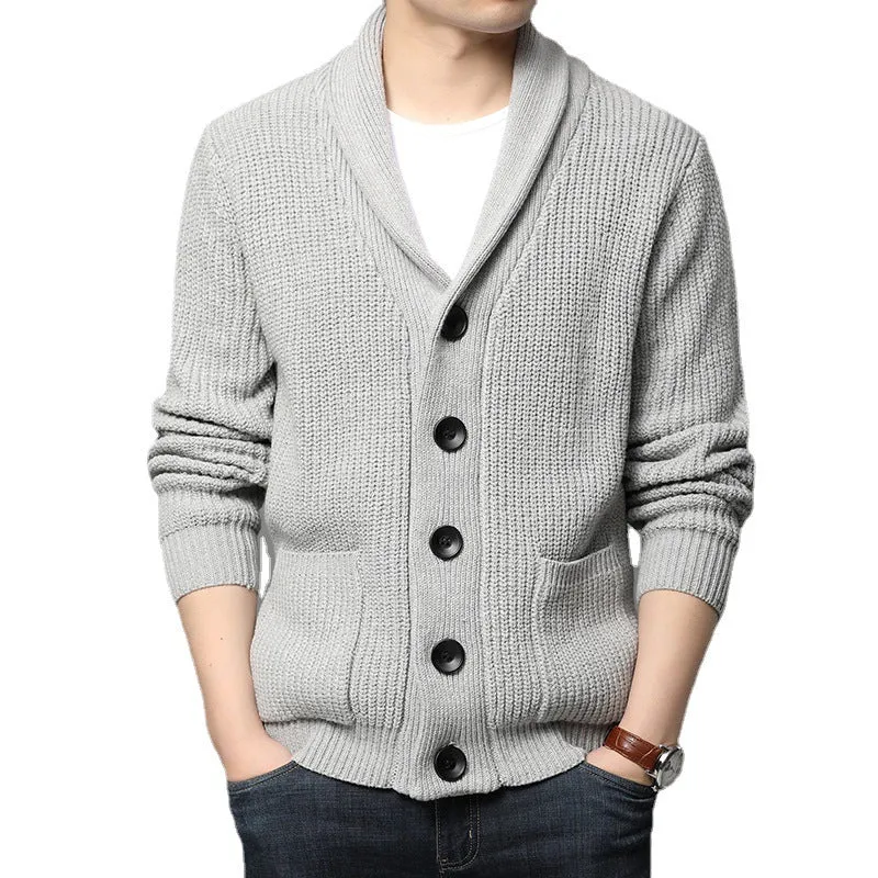 Herren Grobstrick-Cardigan mit Schalkragen, aufgesetzten Taschen und Knopfleiste Drune