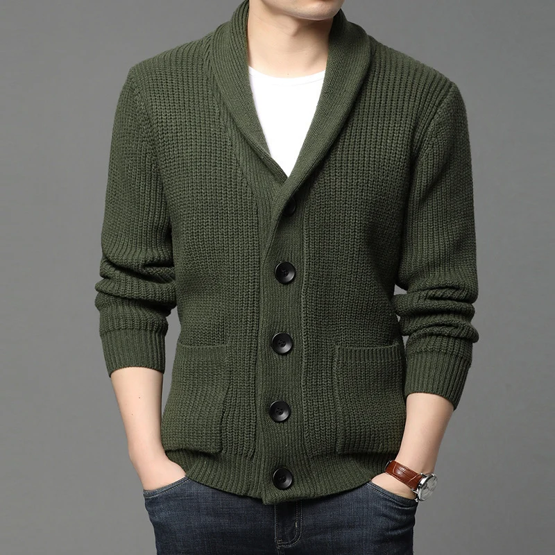 Herren Grobstrick-Cardigan mit Schalkragen, aufgesetzten Taschen und Knopfleiste Drune