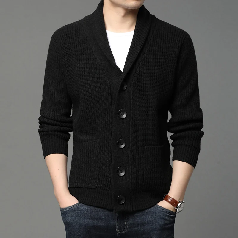 Herren Grobstrick-Cardigan mit Schalkragen, aufgesetzten Taschen und Knopfleiste Drune
