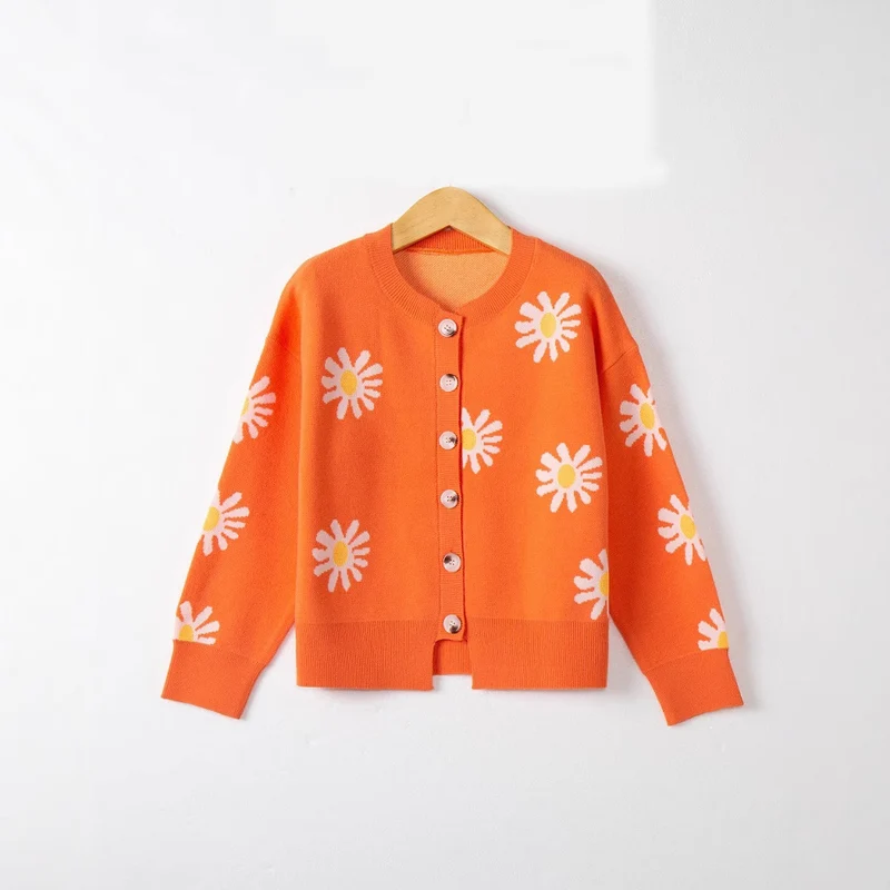 Damen Oversize-Strickcardigan mit Blumenapplikation, Perlmuttknöpfen und Wellensaum Drune