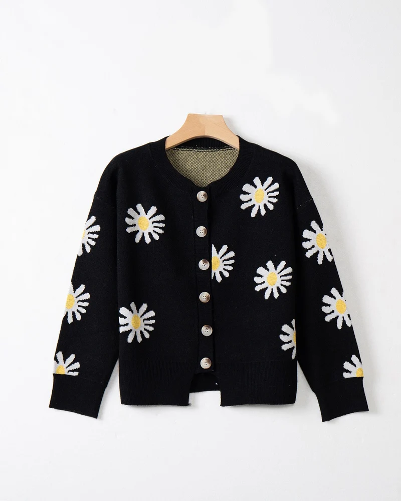 Damen Oversize-Strickcardigan mit Blumenapplikation, Perlmuttknöpfen und Wellensaum Drune