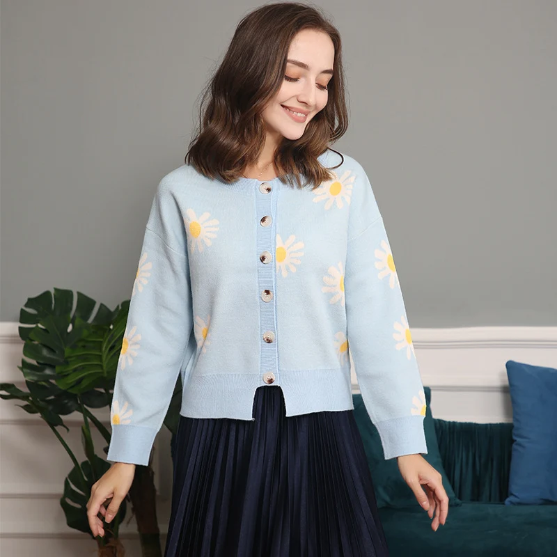Damen Oversize-Strickcardigan mit Blumenapplikation, Perlmuttknöpfen und Wellensaum Drune