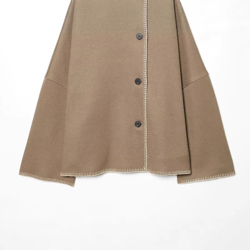 Damen nan kastiges Wollcape mit hohem Stehkragen, asymmetrischer Knopfleiste und Ziernaht Drune