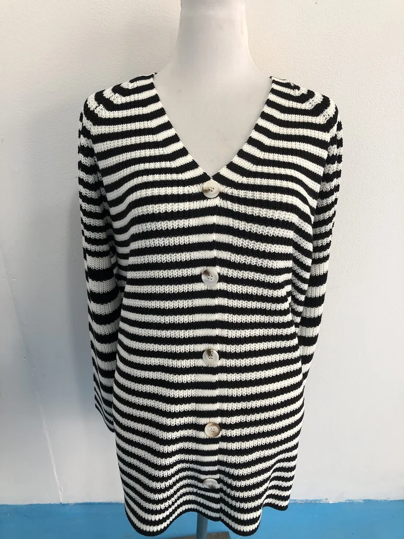 Damen gestreifte oversized Strickjacke mit V-Ausschnitt und Knopfleiste Drune