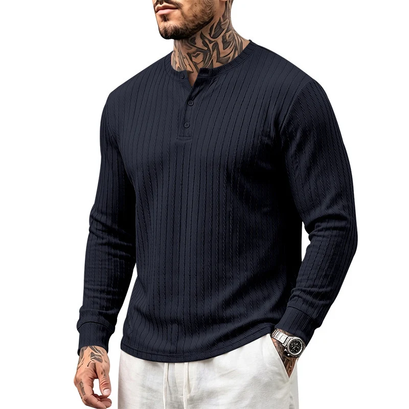 Herren Feinstrukturiertes Henley-Langarmshirt mit Zopfmuster und Knopfleiste Drune