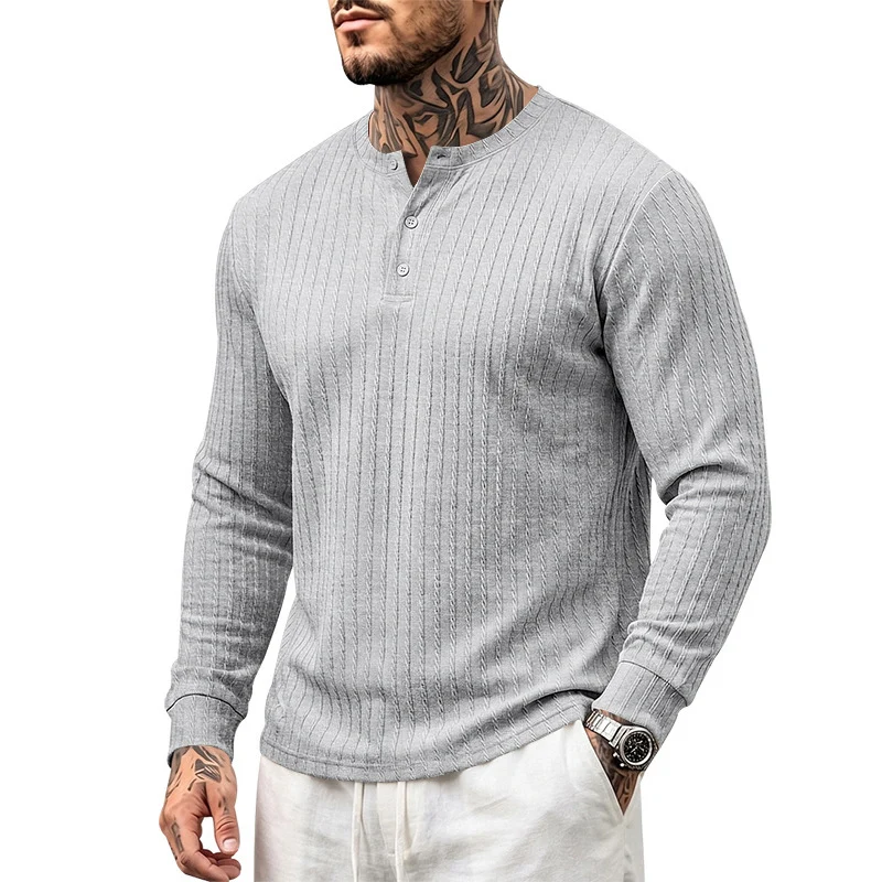 Herren Feinstrukturiertes Henley-Langarmshirt mit Zopfmuster und Knopfleiste Drune