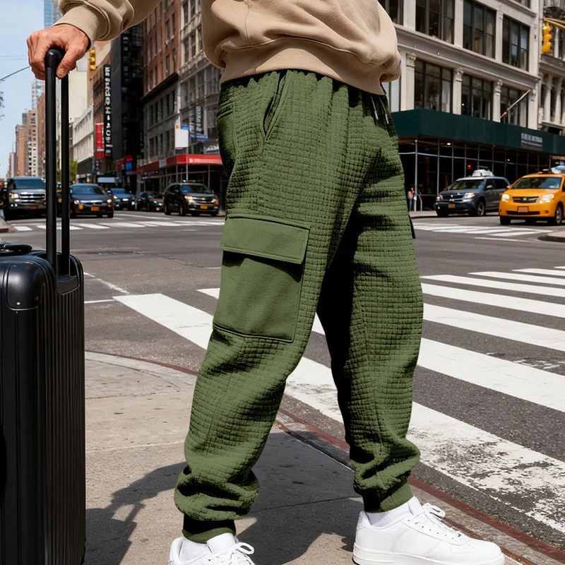 Herren Cargo-Jogginghose mit markanter Waffelstruktur, elastischem Bund und großen Klappentaschen Drune