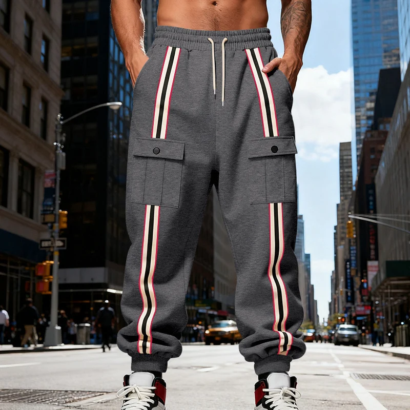 Herren Cargo-Jogginghose im Urban-Streetwear-Look mit Kontraststreifen und Klappentaschen Drune