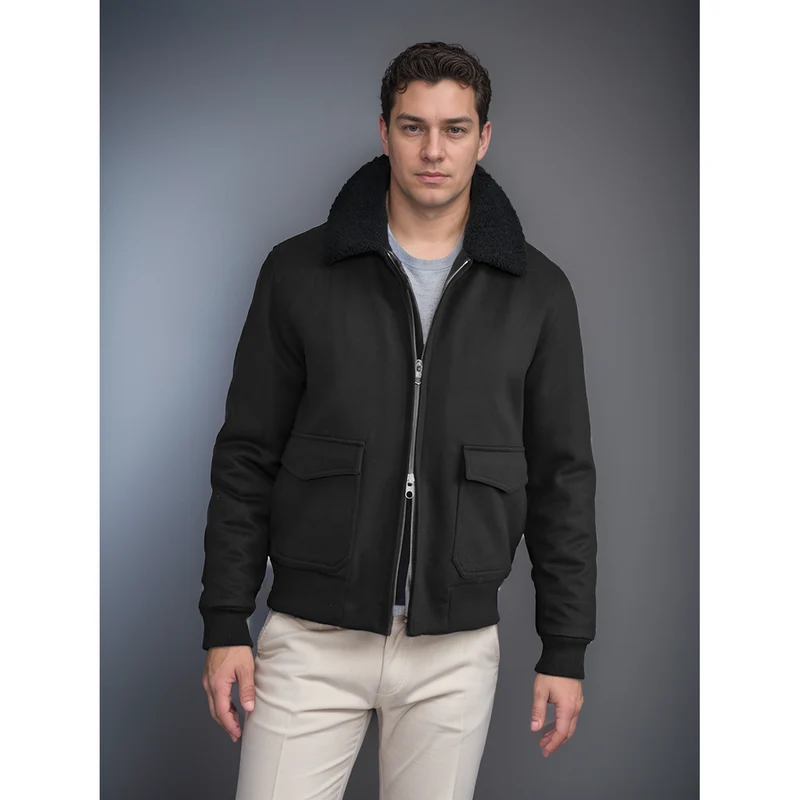 Herren Pilotjacke im Fliegerstil mit Teddykragen, Zwei‑Wege‑Reißverschluss und aufgesetzten Klappentaschen Drune