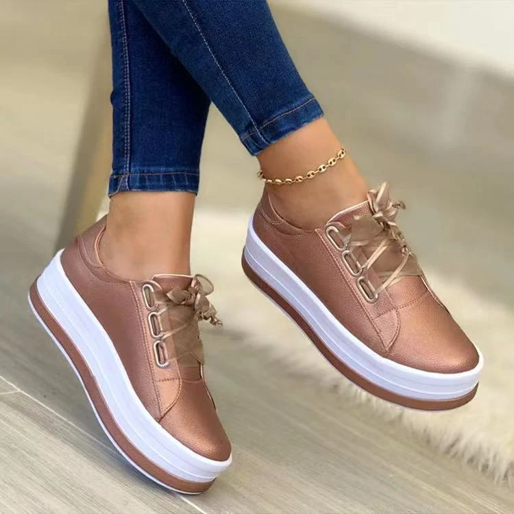 Damen modische Plateausneaker mit metallic Oberfläche und Schnürung Drune