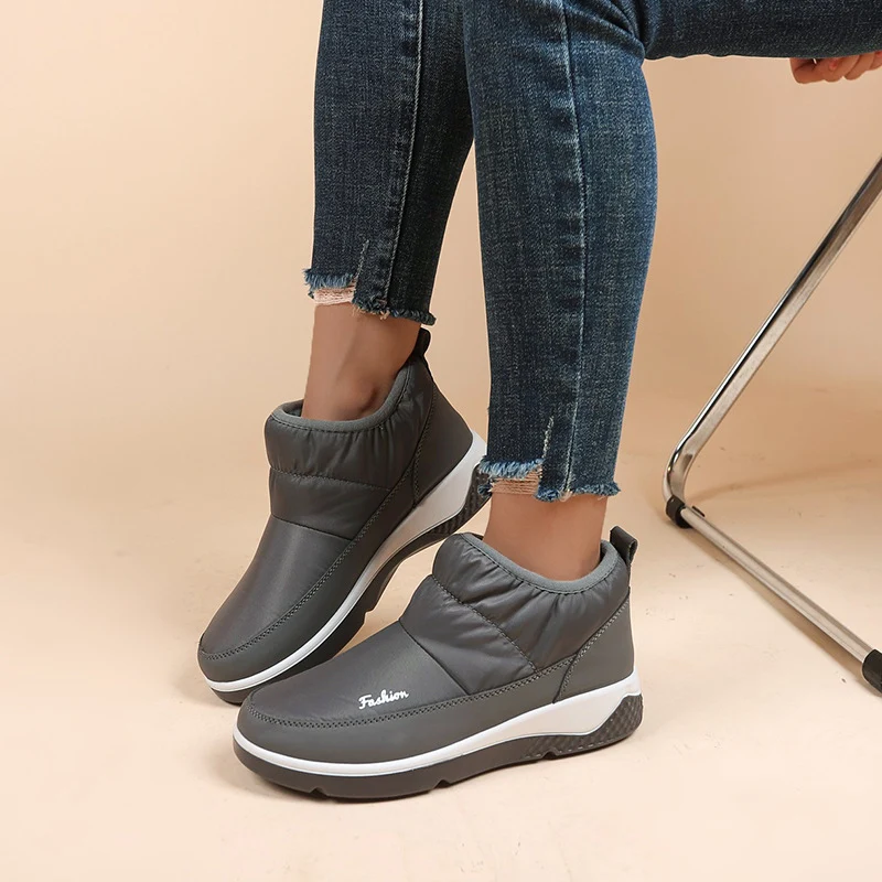 Damen Wattierte Slip-On Sneakers mit glänzendem Lackfinish und keilförmiger Komfortsohle Drune