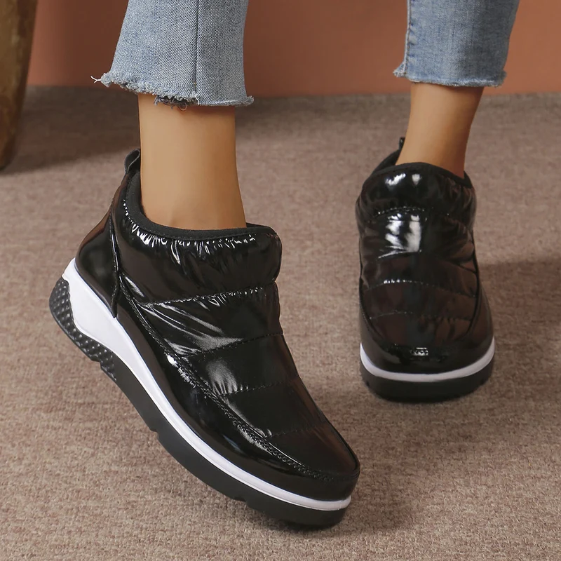 Damen Wattierte Slip-On Sneakers mit glänzendem Lackfinish und keilförmiger Komfortsohle Drune