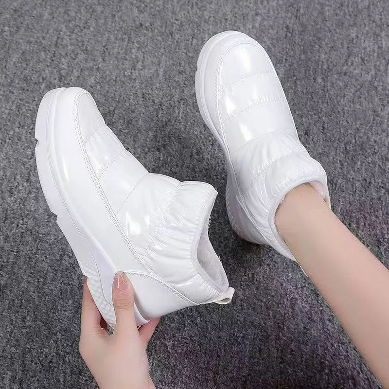 Damen Wattierte Slip-On Sneakers mit glänzendem Lackfinish und keilförmiger Komfortsohle Drune