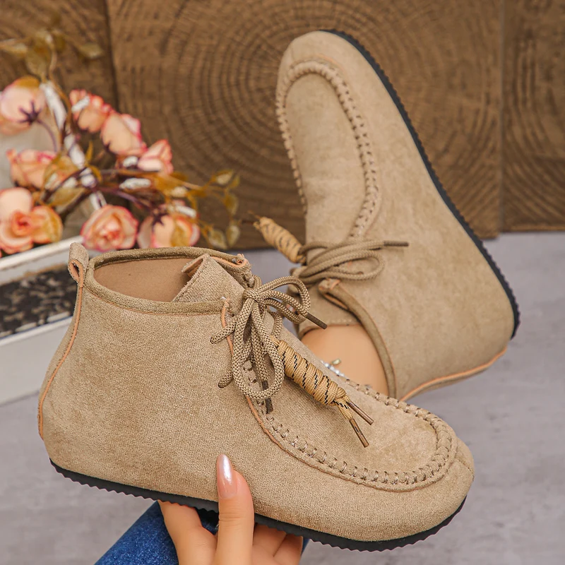 Damen Velours‑Mokassin‑Stiefelette mit handgenähter Ziernaht und Quasten‑Schnürung Drune