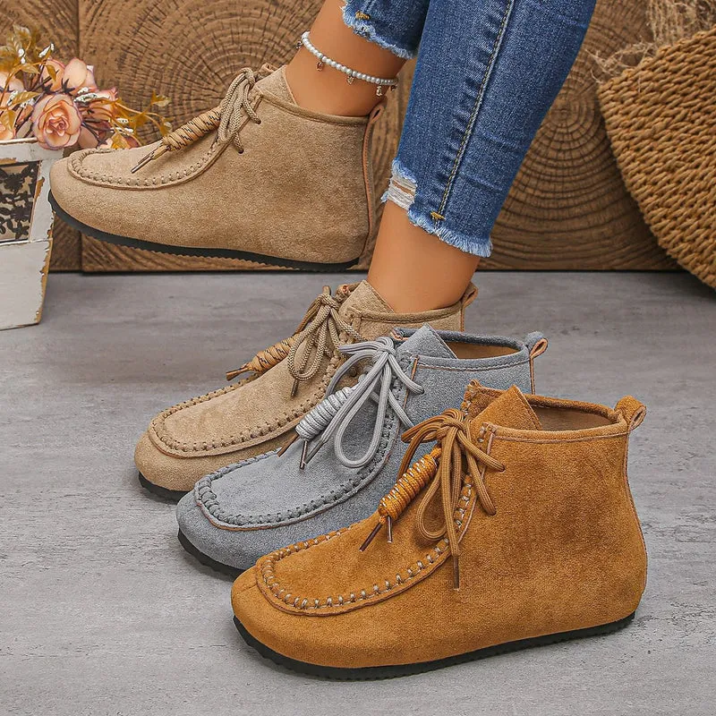 Damen Velours‑Mokassin‑Stiefelette mit handgenähter Ziernaht und Quasten‑Schnürung Drune