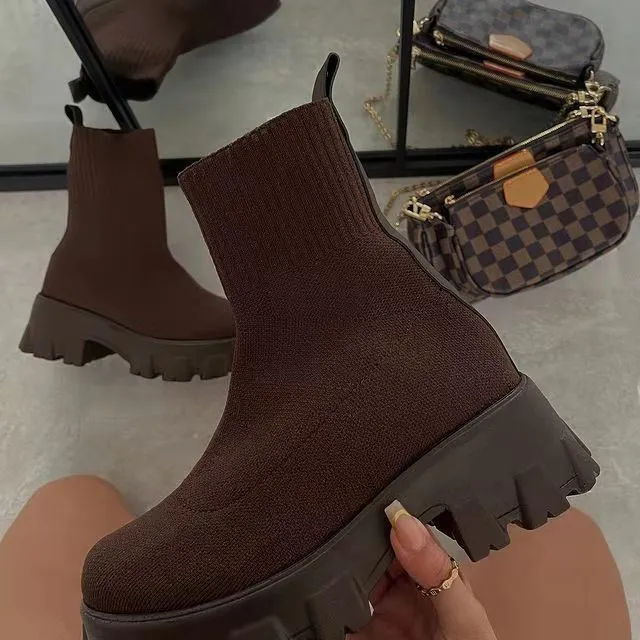 Damen Strick‑Sock‑Boots mit grober Lug‑Sohle und integriertem Komfortkeil Drune