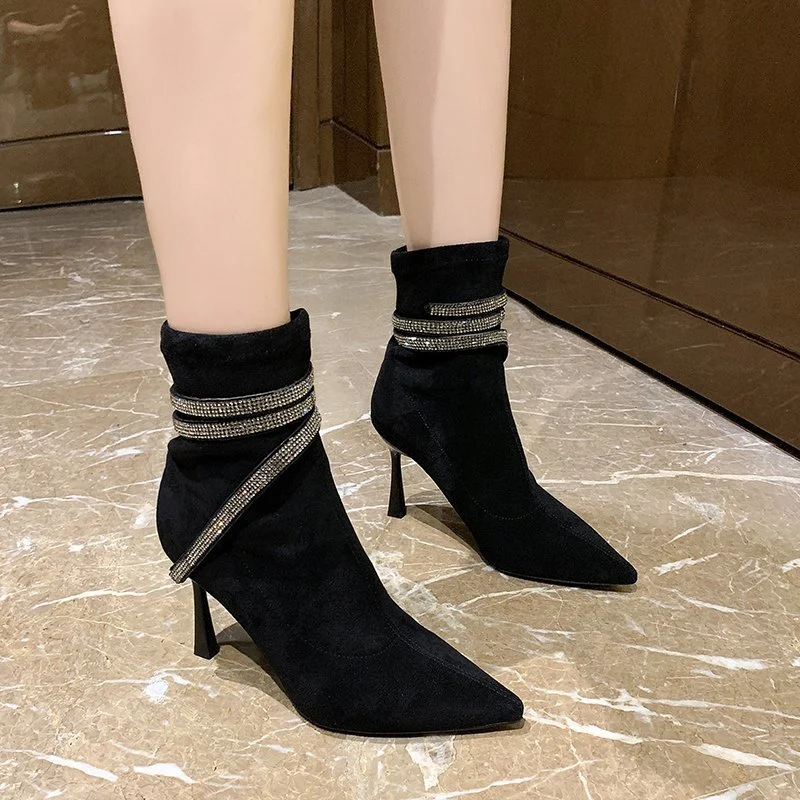 Damen Stiefeletten mit spitzer Zehenpartie, Veloursoptik und funkelnden Strass‑Riemchen Drune