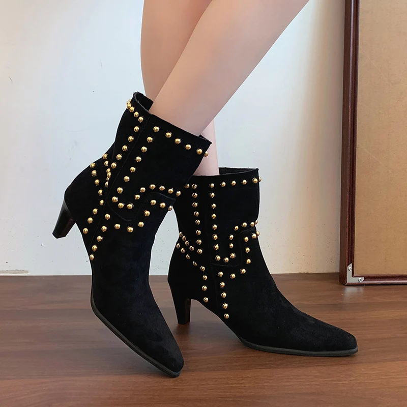 Damen spitze Velours‑Optik Stiefelette mit Nietenbesatz und niedrigem Pfennigabsatz Drune