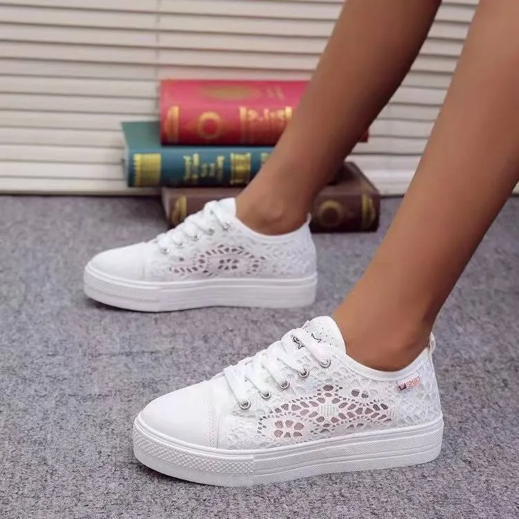 Damen Sneaker mit gehäkeltem Spitzenoberteil und leichter Plateausohle Drune