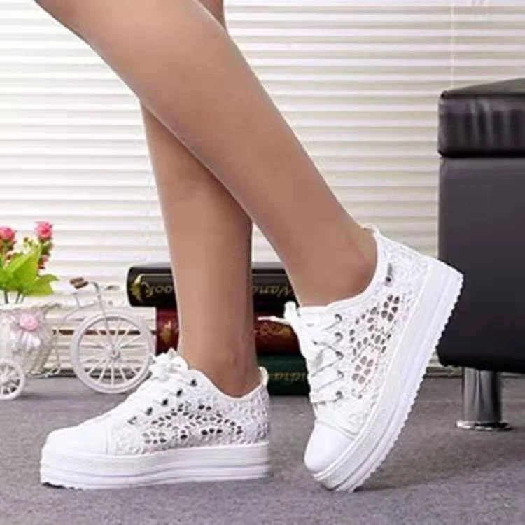 Damen Sneaker mit gehäkeltem Spitzenoberteil und leichter Plateausohle Drune