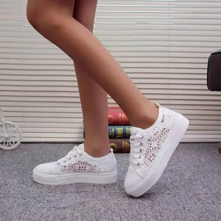 Damen Sneaker mit gehäkeltem Spitzenoberteil und leichter Plateausohle Drune
