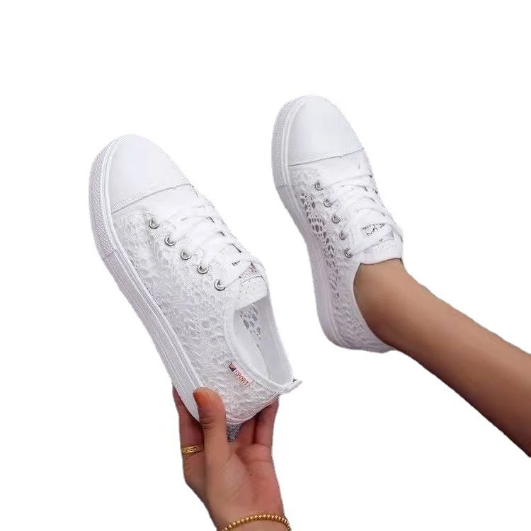 Damen Sneaker mit gehäkeltem Spitzenoberteil und leichter Plateausohle Drune