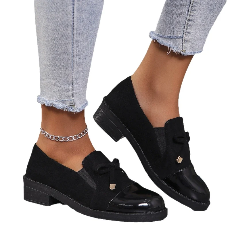 Damen Slip-On Loafer aus Veloursimitat mit Lackkappe, elastischem Einsatz und Zierschleife Drune