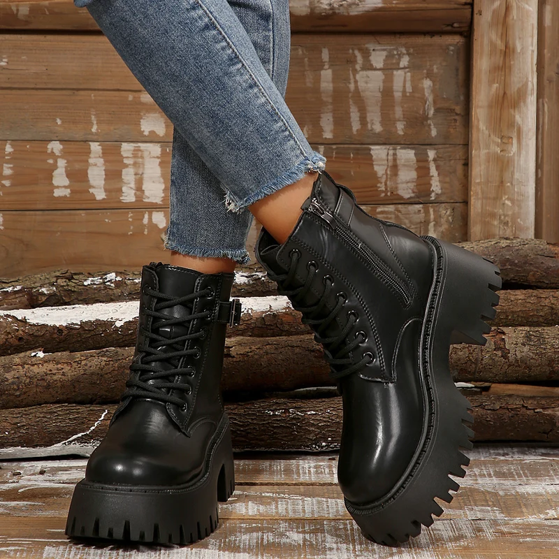 Damen Robuste Plateau‑Bikerboots mit seitlichem Reißverschluss, Schnürung und markanter Lug‑Sohle Drune