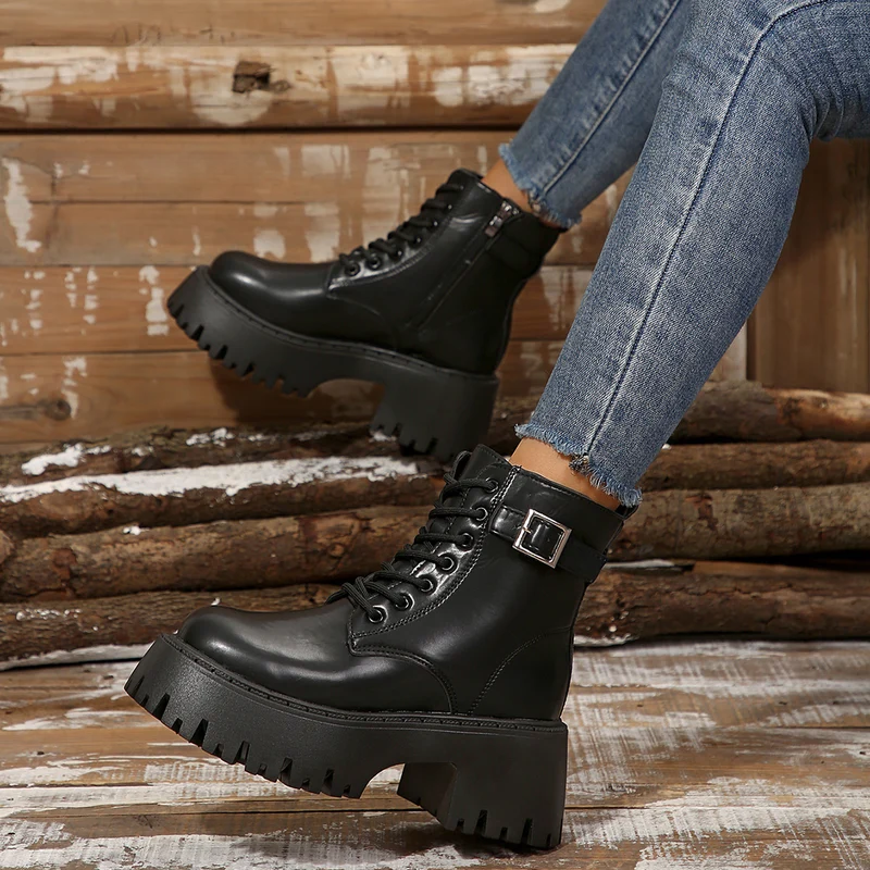 Damen Robuste Plateau‑Bikerboots mit seitlichem Reißverschluss, Schnürung und markanter Lug‑Sohle Drune
