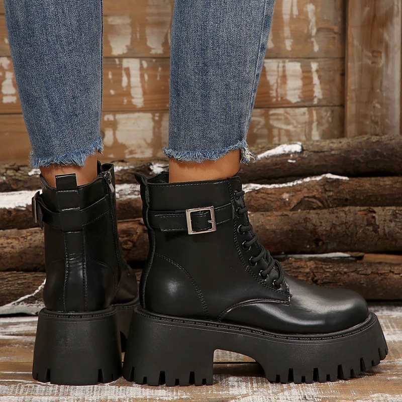 Damen Robuste Plateau‑Bikerboots mit seitlichem Reißverschluss, Schnürung und markanter Lug‑Sohle Drune